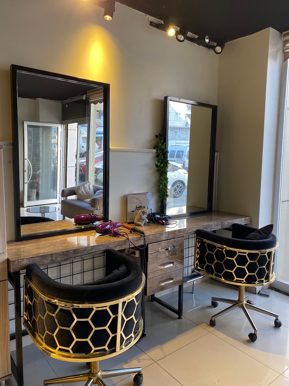 Makeup World Hilal Elaldı