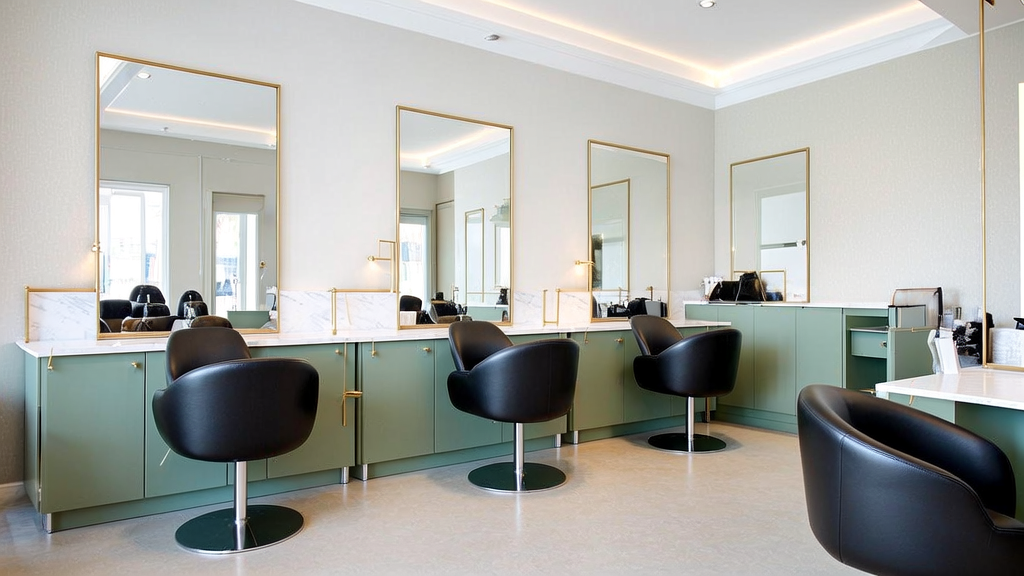 PINKY’S SALON