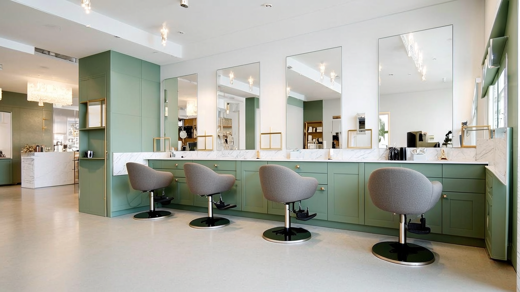 Pretty Little Winks Salon