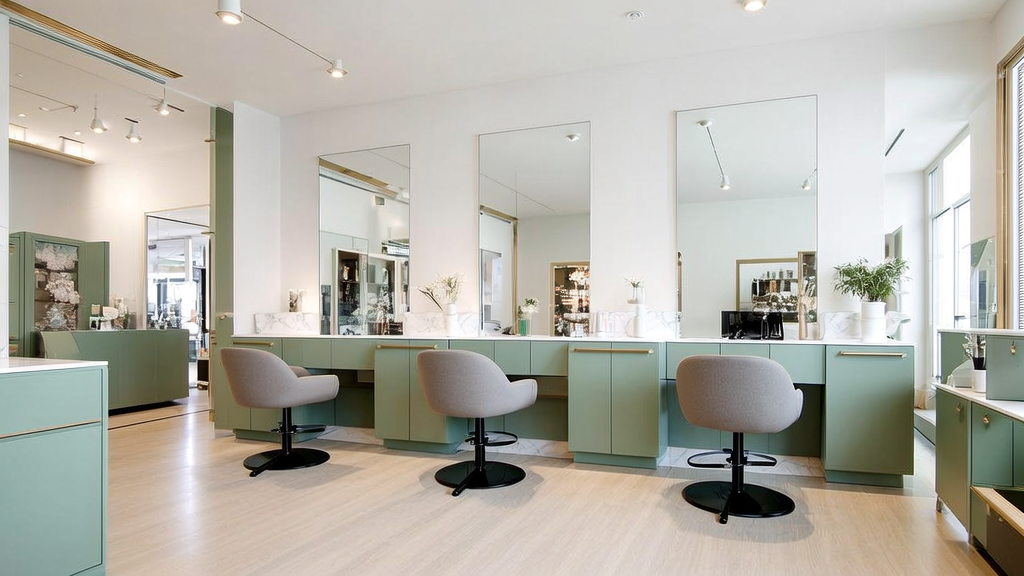 Saloon Becca