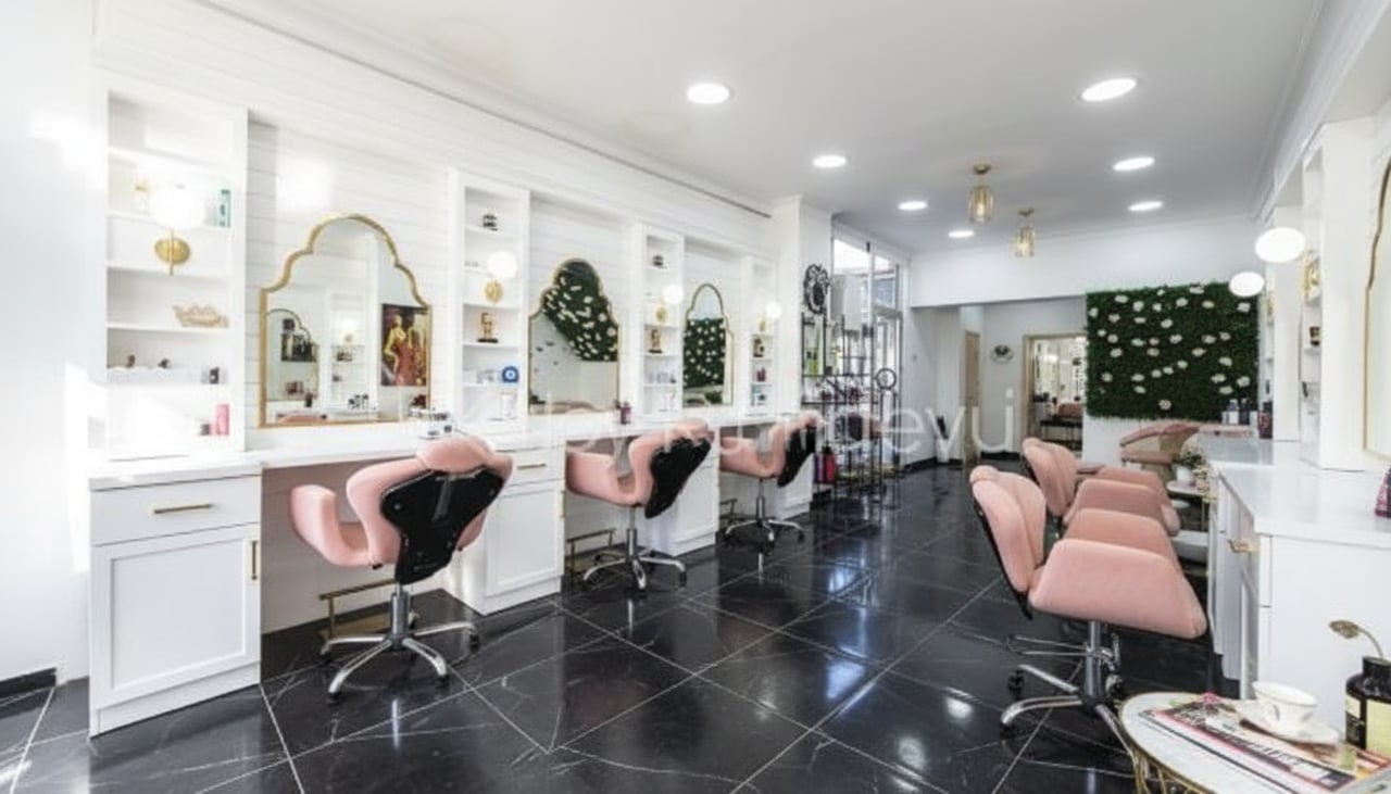 Hair White Burcu yılmaz saç ve kişisel bakım merkezi