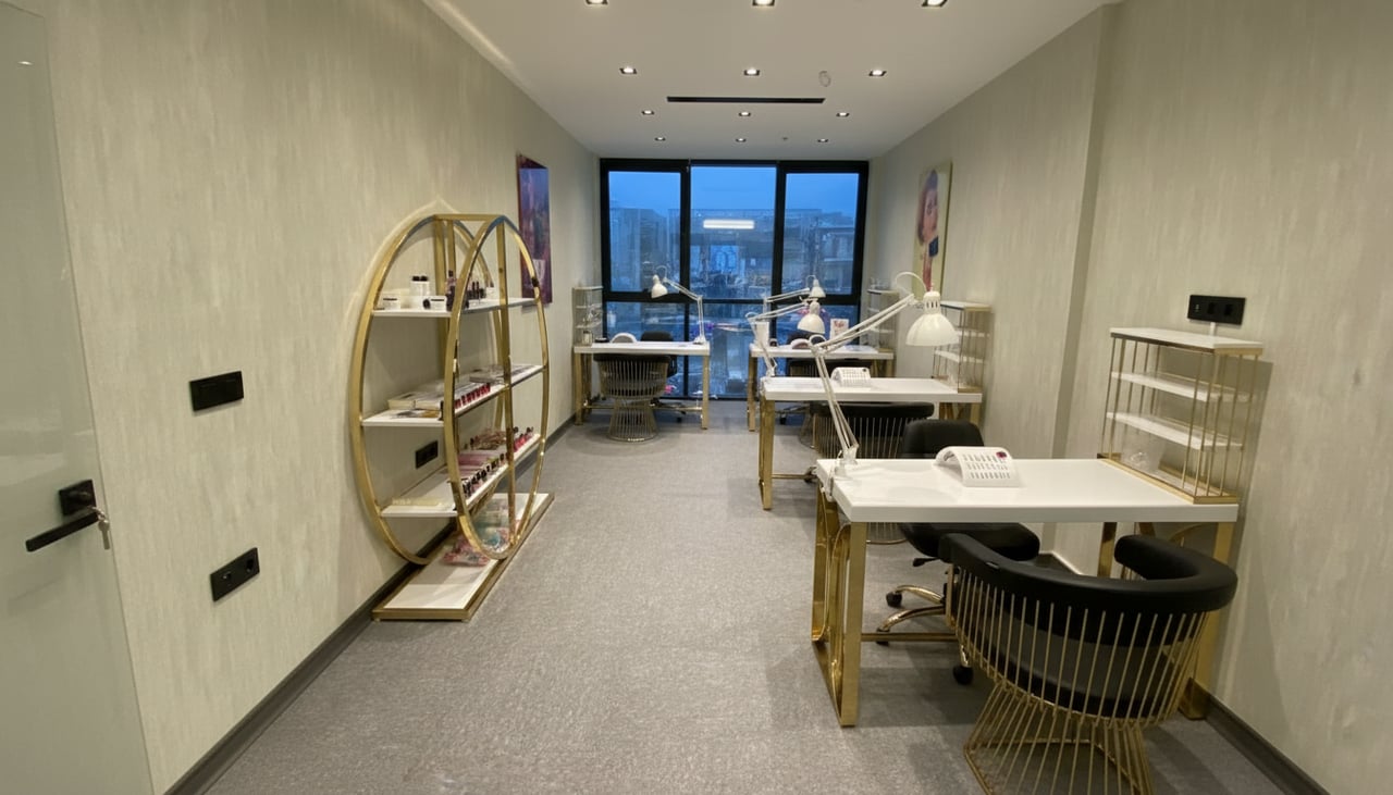 Bloome Beauty Club Çayyolu Protez Tırnak Kalıcı Oje İpek Kirpik