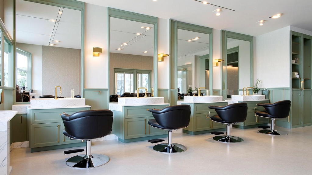 DG GLOW BEAUTY HOUSE
