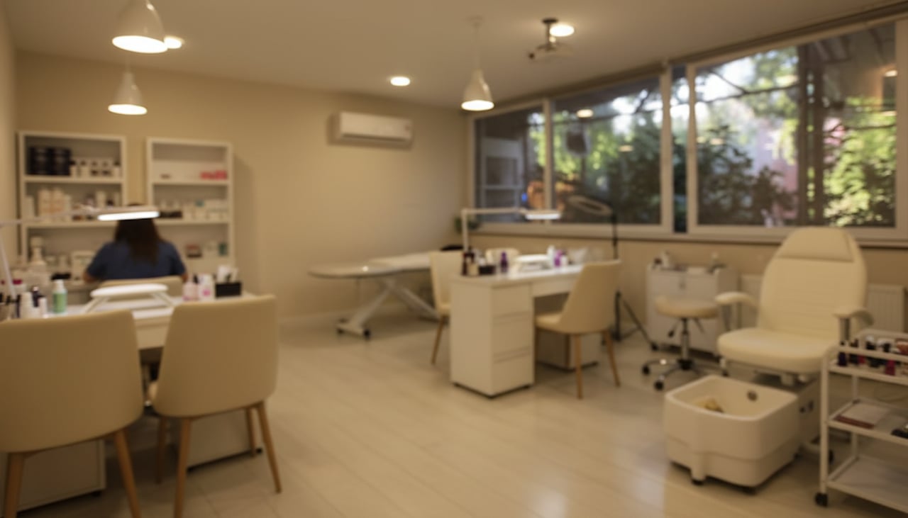 NAIL PALACE I PROTEZ TIRNAK- İPEK KİRPİK- CİLT BAKIMI - KALICI KAKYAJ - EPİLASYO