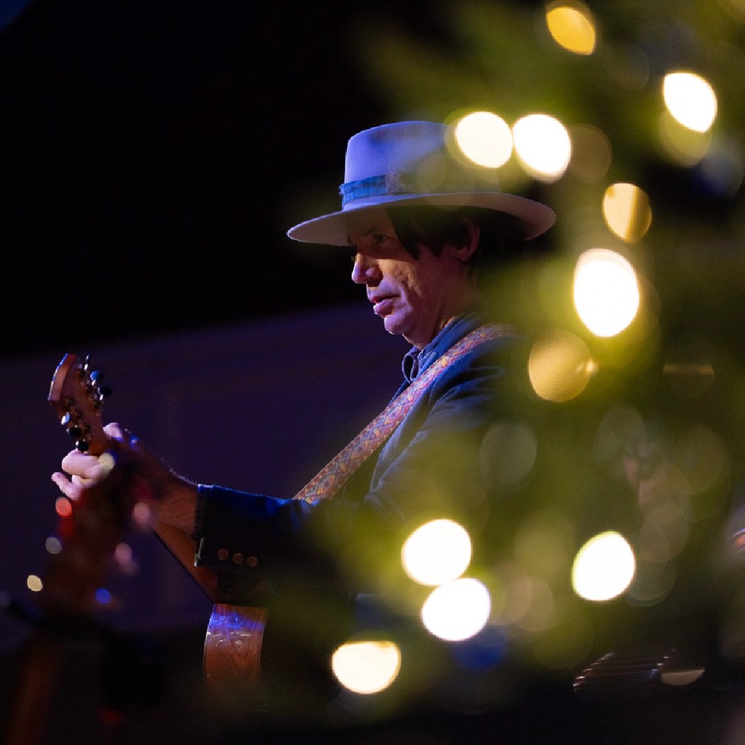 IAN MOORE'S ACOUSTIC FAMILY CHRISTMAS SHOW