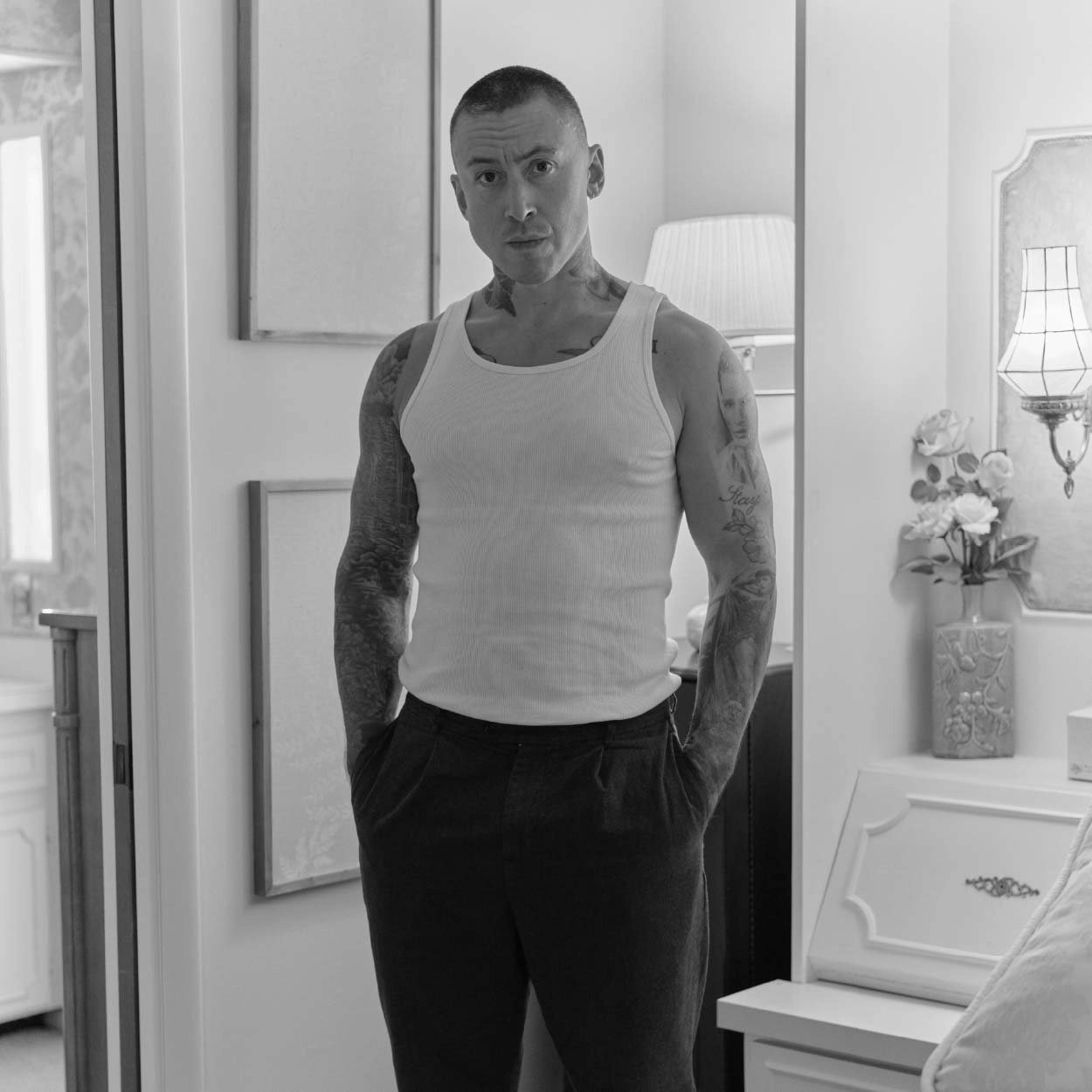 NOAH GUNDERSEN W/ RUNNER, BREAKUP SHOES
