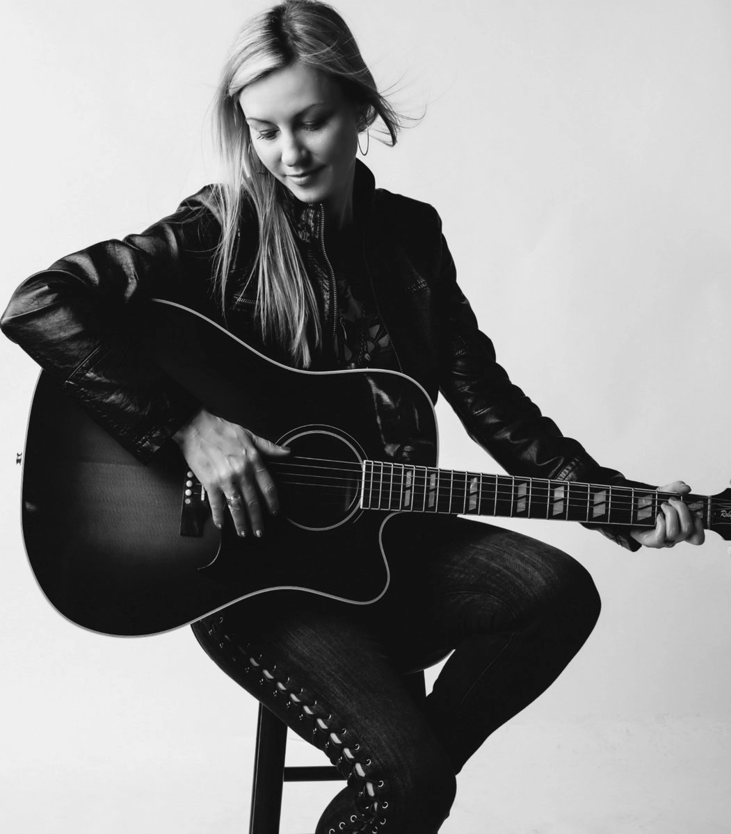 ROBYNN SHAYNE