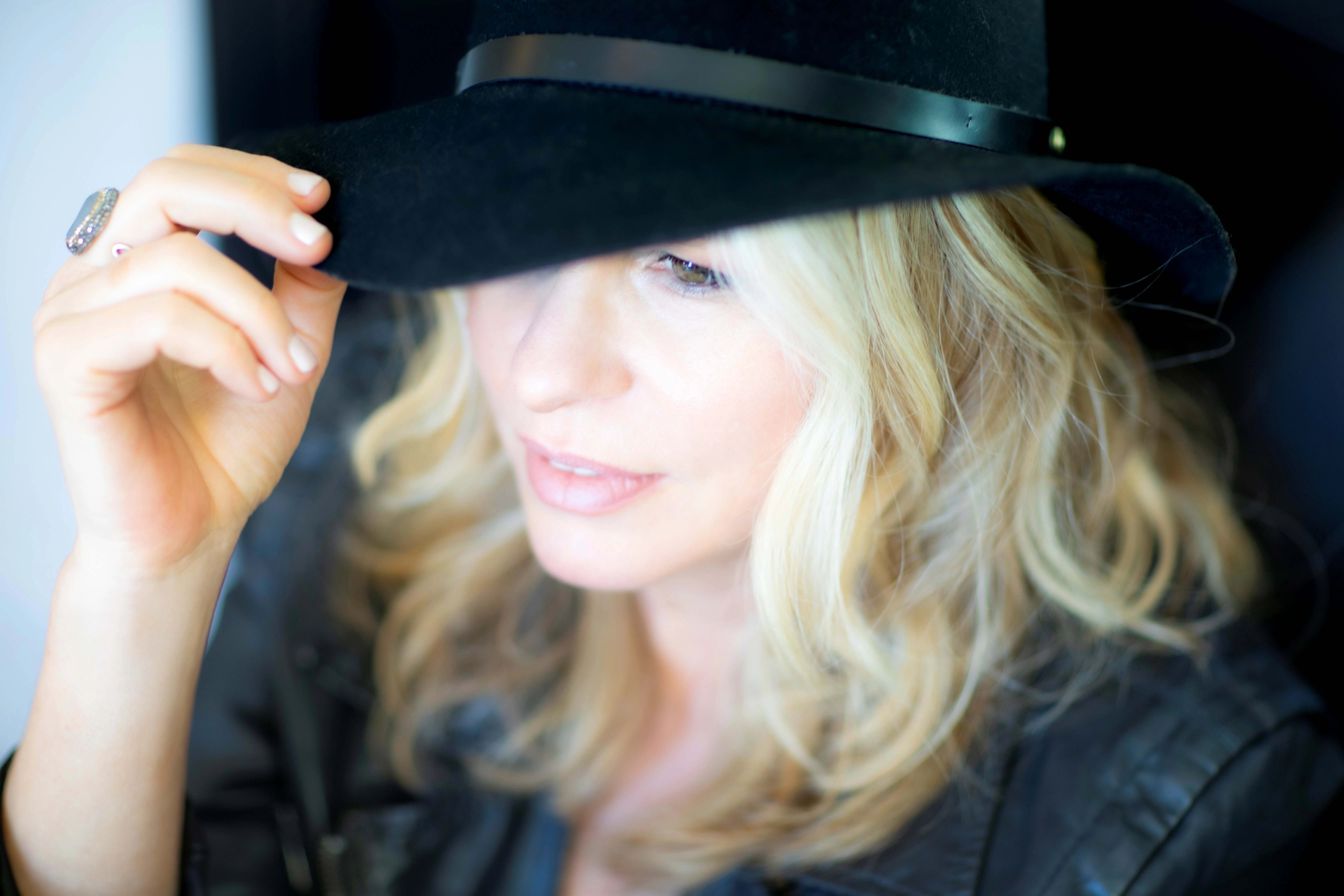 VONDA SHEPARD