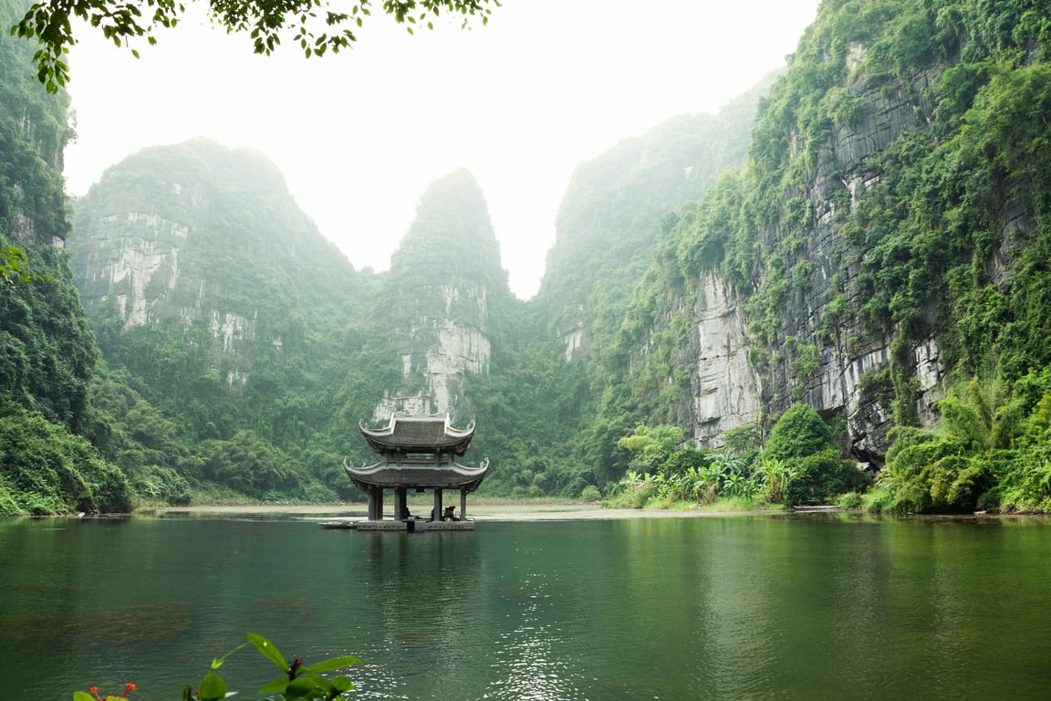 Tour ghép tham quan Ninh Bình: Bái Đính - Tràng An trong ngày