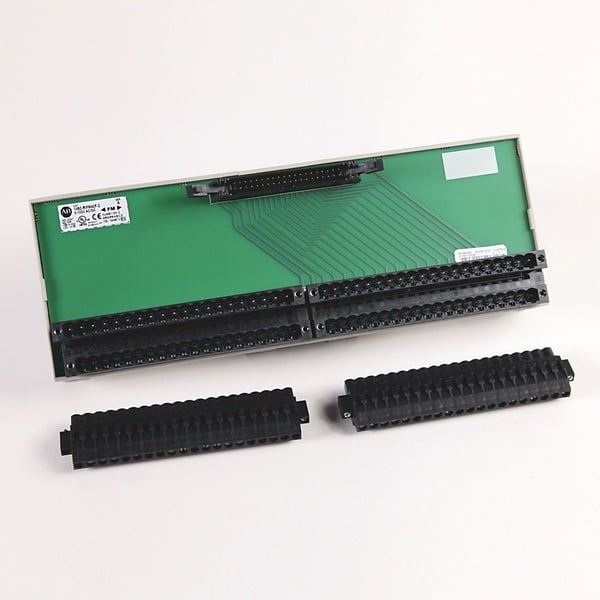 1492-RIFM40F-2Allen-Bradley 1492-RIFM40F-2 Digital IFM w/field Removable Terminal Block, (RTB) 40-Pin cable header, Feed-through w/Extra terminals, 132Vac/dc, Digital Interface Module w/ Removable Terminal Block