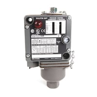 836T-T251JAllen-Bradley, 836T-T251J, 836T Pressure Controls - Traditional Machine Tool, T - Style Pressure Control. 35 psi. Enclosure Type 1, 4 and 13 Industrial use.. S.P.D.T., 2 - circuit contact block. No Modifications