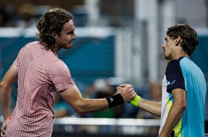 Alex de Minaur Stefanos Tsitsipas hands