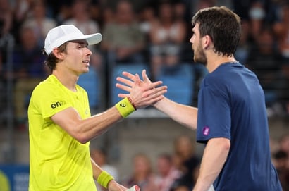Cameron Norrie Alex de Minaur hands