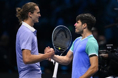 Carlos Alcaraz Alexander Zverev hands