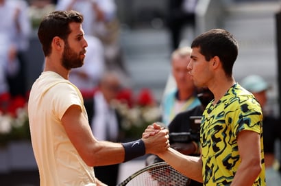 Carlos Alcaraz hands Karen Khachanov