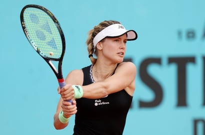 Eugenie Bouchard shot