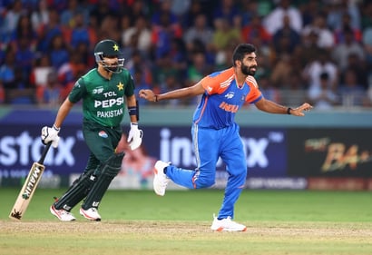 Jasprit Bumrah of India (R) (Getty Images)