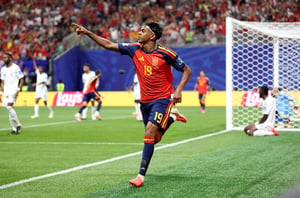 Lamine Yamal celebrate