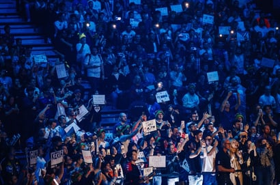 League of Legends fans