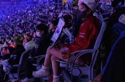 League of Legends fans