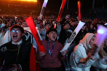 League of Legends fans