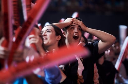 League of Legends fans