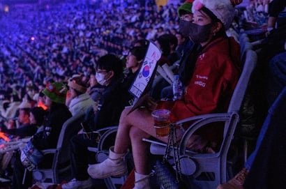 League of Legends fans