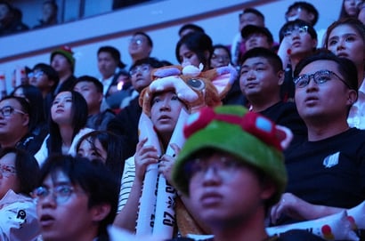 League of Legends fans
