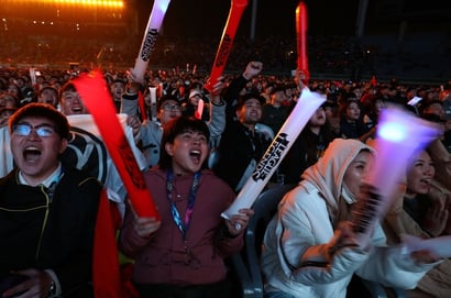 League of Legends fans