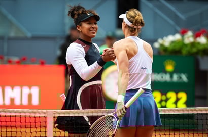 Liudmila Samsonova Naomi Osaka hands