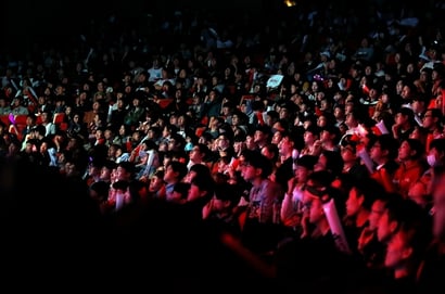 LoL esports fans