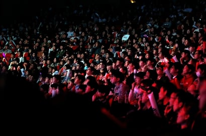 LoL esports fans