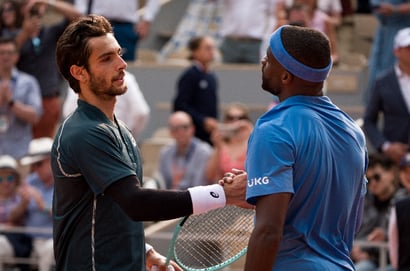 Lorenzo Musetti Frances Tiafoe hands