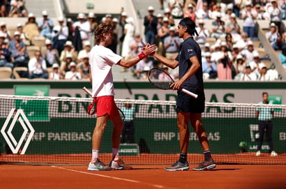 Lorenzo Sonego Andrey Rublev hands