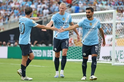 Manchester City celebrate haaland