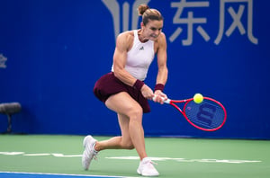 Maja Chwalinska vs Maria Sakkari betting picks