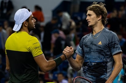 Matteo Berrettini Alexander Zverev hands