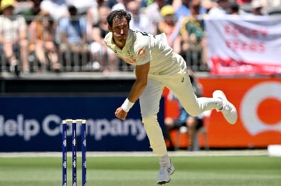 Mitchell Starc bowling