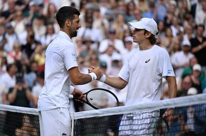 Novak Djokovic Alex de Minaur hands
