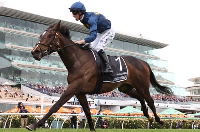 VRC Oaks Day 2025 Photo Gallery - Strictly Business Delivers a Fairytale for Thomas Carberry