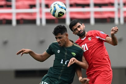 Pakistan's Shayak Dost (L) (Getty Images)