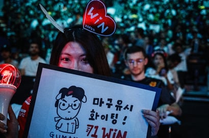 T1 esports fans