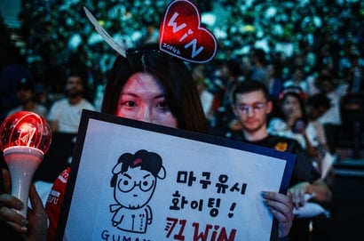 T1 esports fans