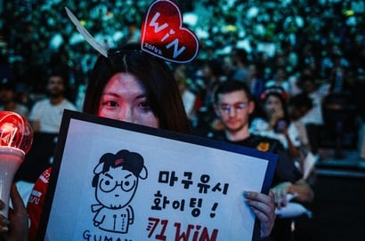 T1 esports fans