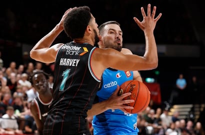 Melbourne United vs Illawarra Hawks Live Stream & Tips - United to win NBL Championship Series Game 2