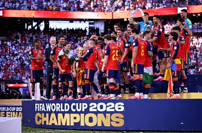 spain celebrate world cup trophy