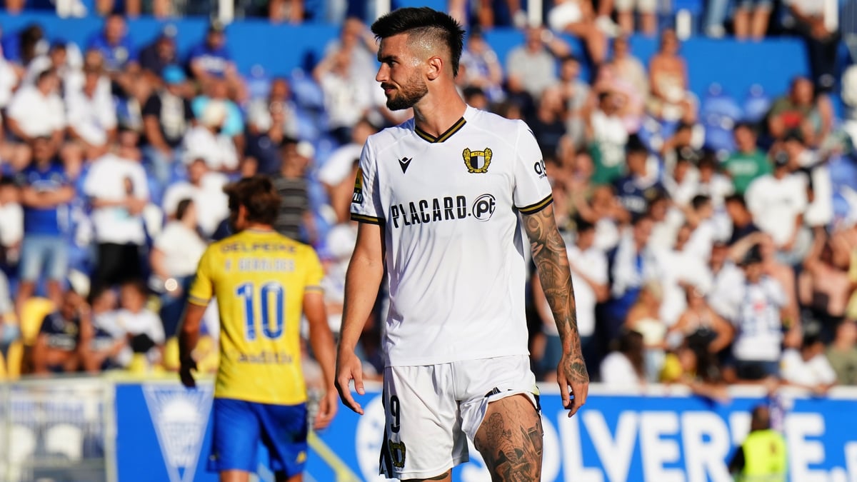 Famalicao vs Estoril Betting Tips & Live Stream (Dec 14 2025)