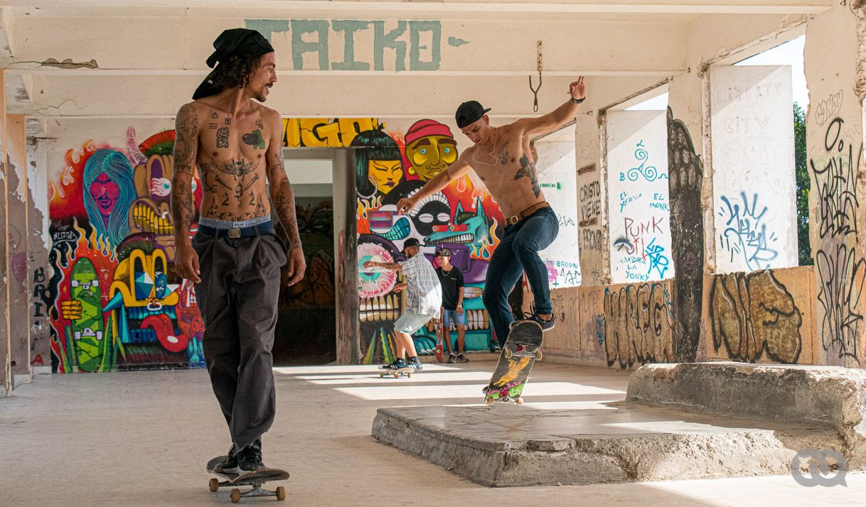 hombres, patineta, skate, pared, dibujos