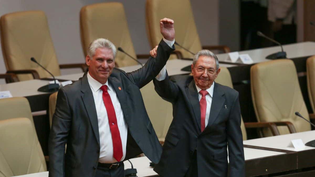 Miguel Díaz-Canel y Raúl Castro.