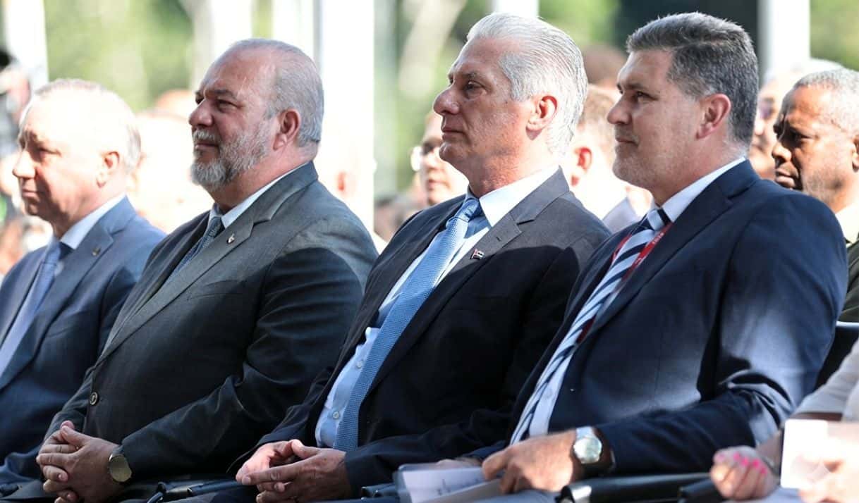 Manuel Marrero, Miguel Díaz-Canel y Oscar Pérez-Oliva Fraga en 2025 durante una feria de negocios. Foto: Cubadebate
